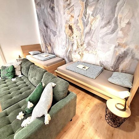 Apartment Emma - Old Town บราติสลาวา ภายนอก รูปภาพ