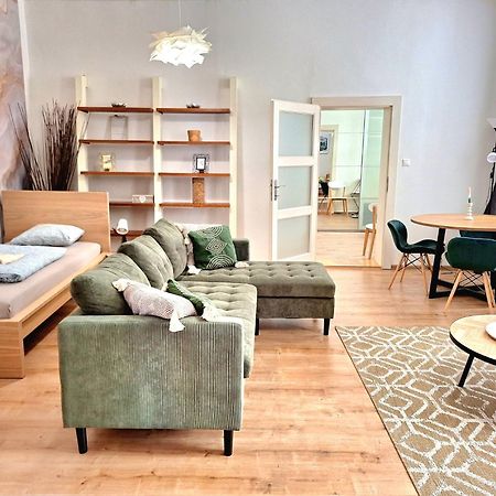 Apartment Emma - Old Town บราติสลาวา ภายนอก รูปภาพ