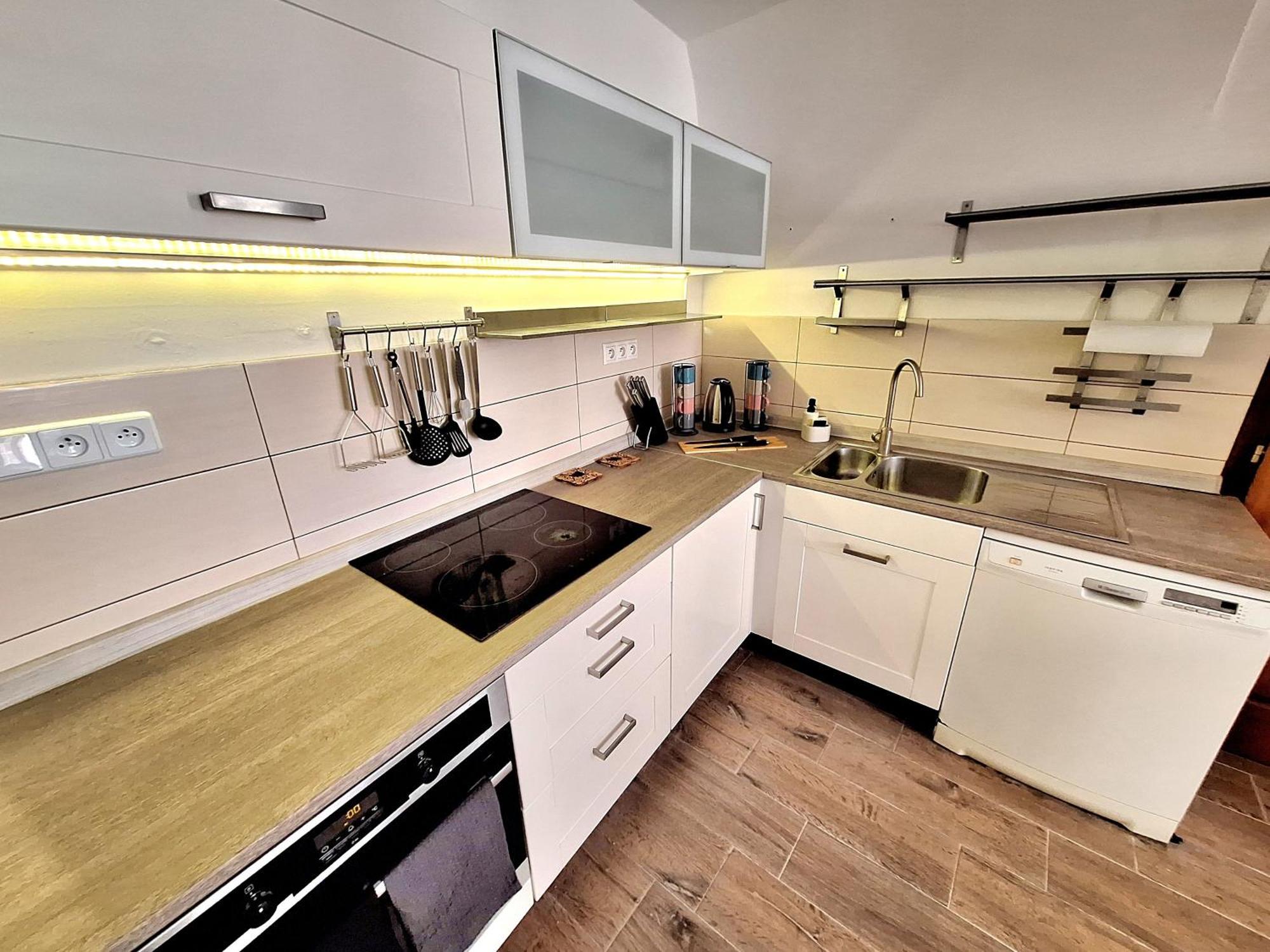 Apartment Emma - Old Town บราติสลาวา ภายนอก รูปภาพ