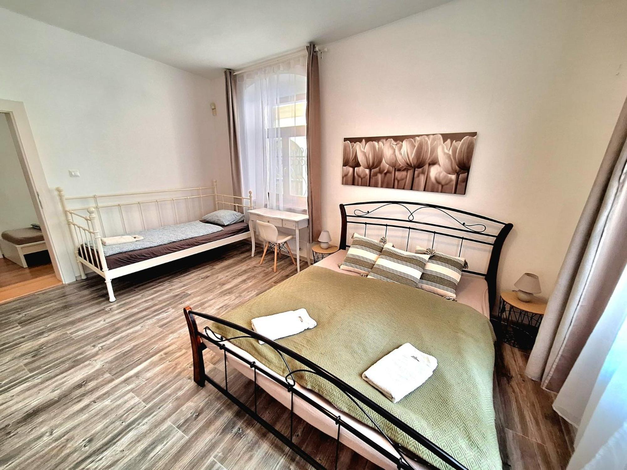 Apartment Emma - Old Town บราติสลาวา ภายนอก รูปภาพ