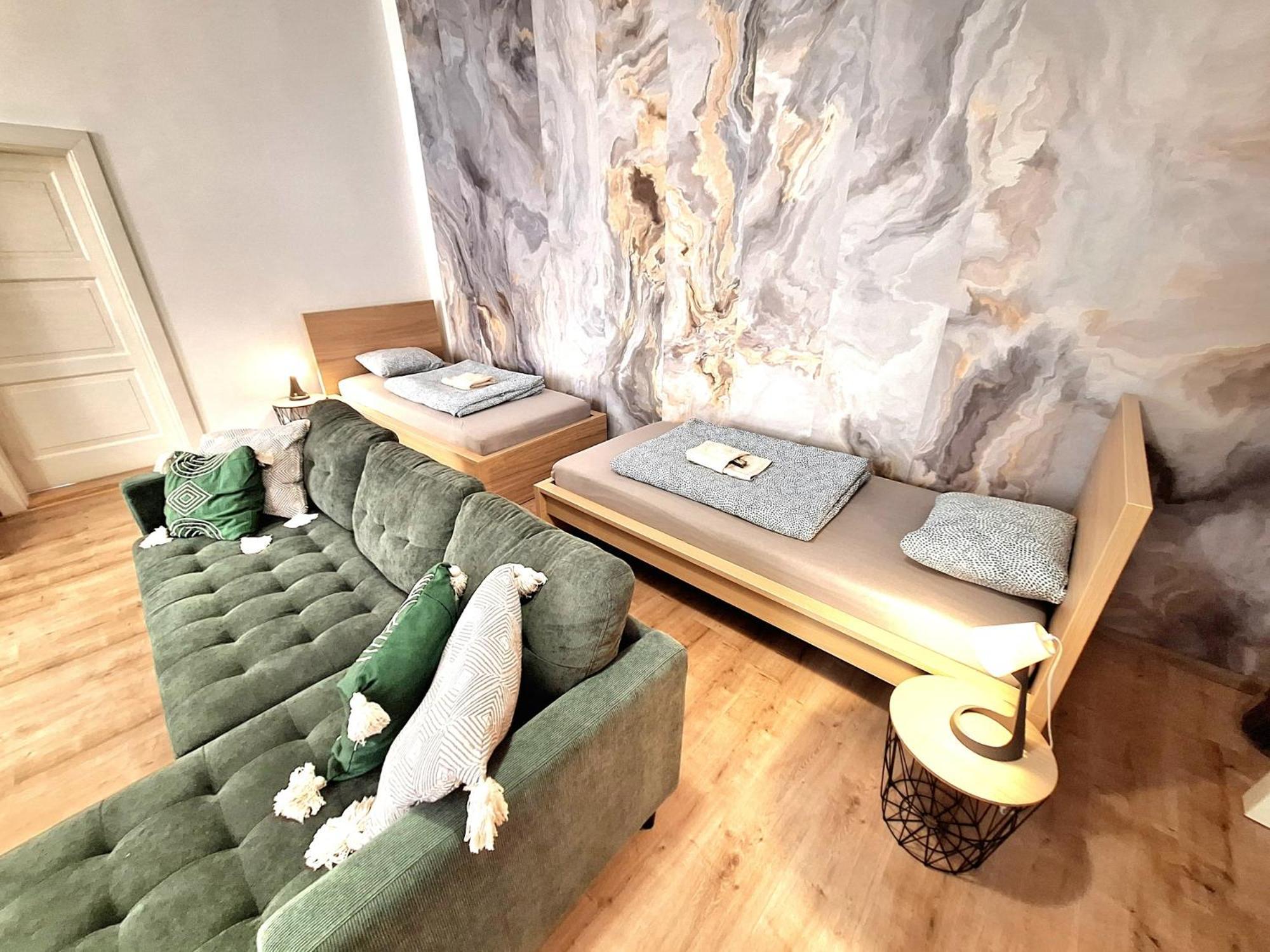 Apartment Emma - Old Town บราติสลาวา ภายนอก รูปภาพ