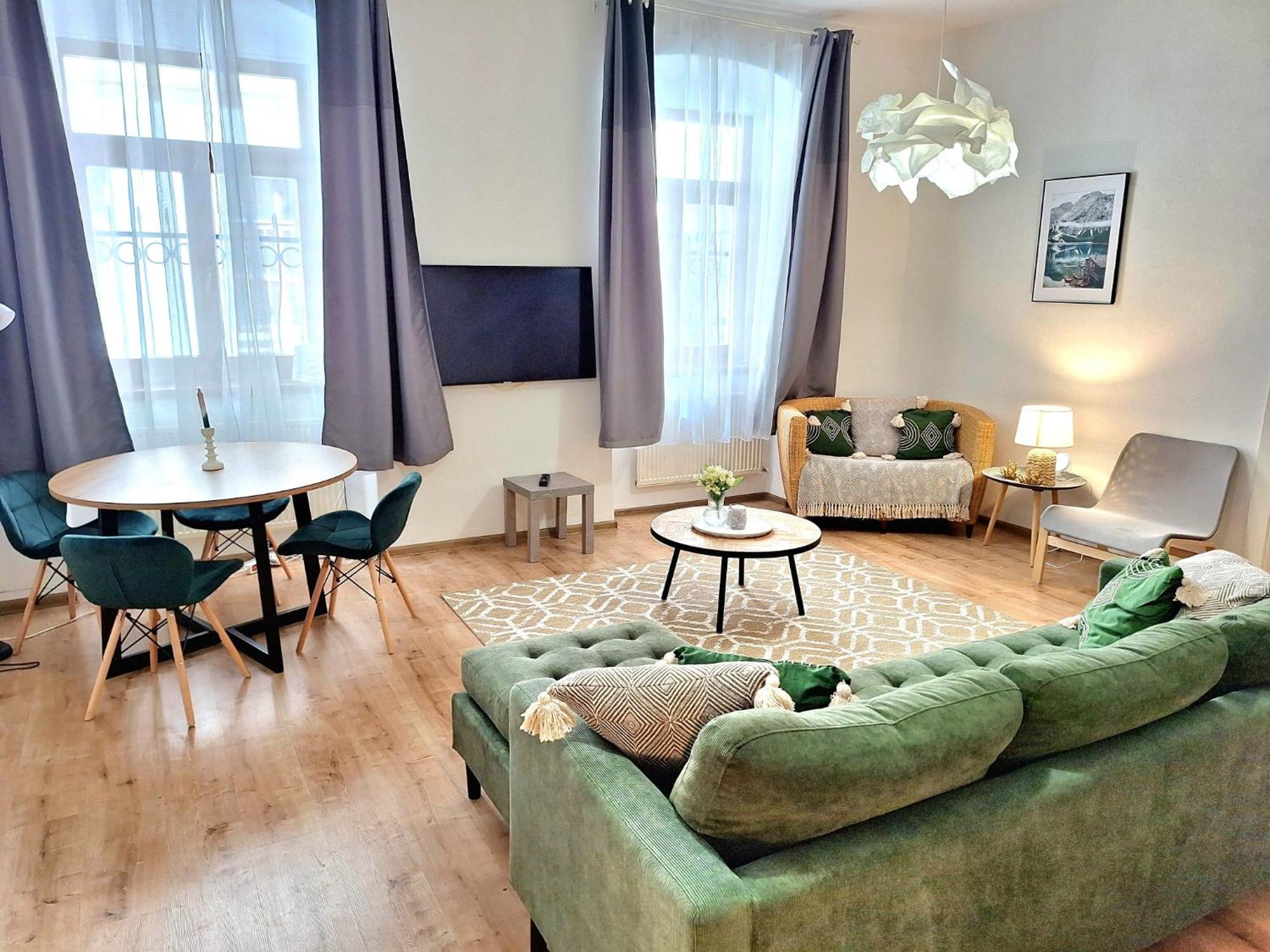 Apartment Emma - Old Town บราติสลาวา ภายนอก รูปภาพ
